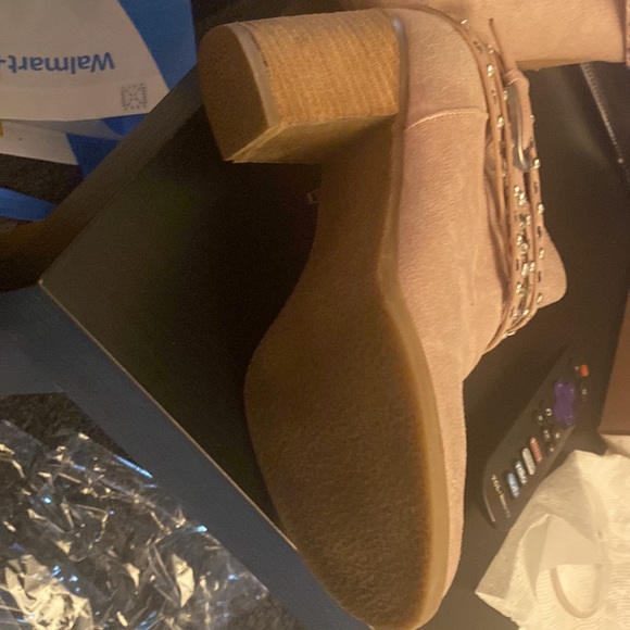 ALPHA CREAM BOOTIES - Picture 2 of 4